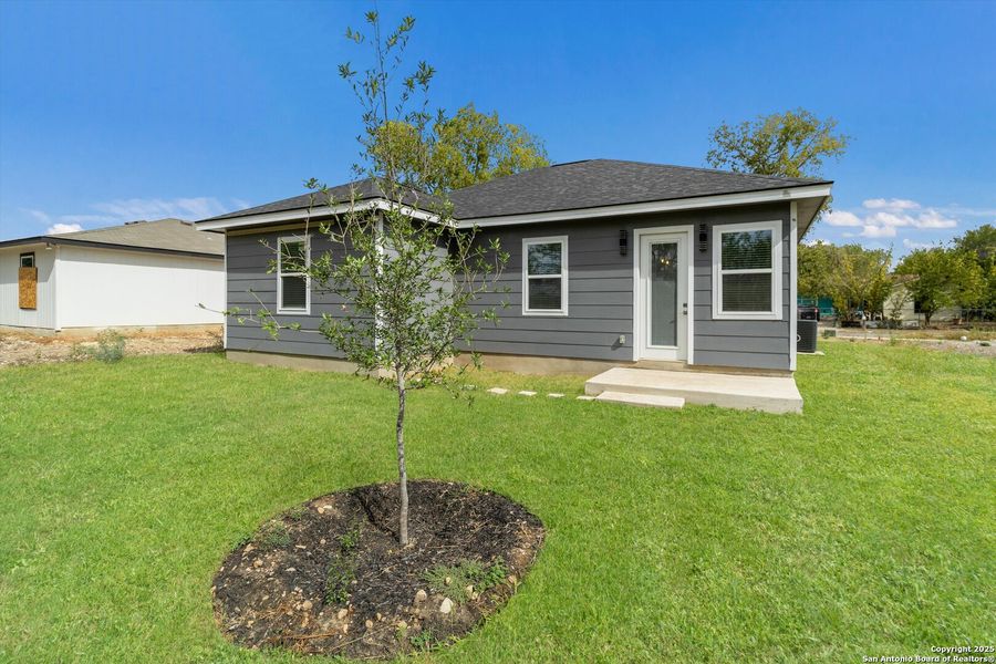 Exterior details and patio area of a home in , San Antonio (Image 4).