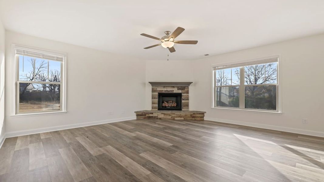 Spacious, unfurnished interior of a new home in Edgewood Estates, Greenville (Image 20).