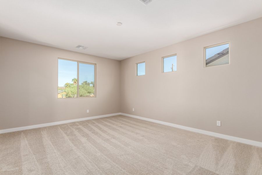 Spacious, unfurnished interior of a new home in Rialta, Mesa (Image 11).