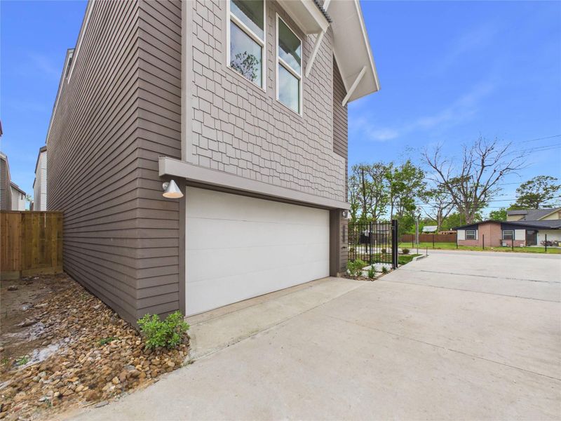 Exterior details and patio area of a home in , Houston (Image 16).