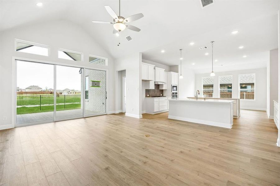 12-625Majestic_012 12-625Majestic_012