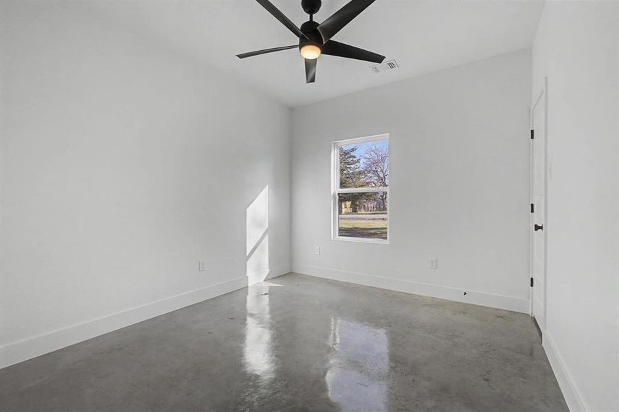 Spacious, unfurnished interior of a new home in , Pottsboro (Image 22).