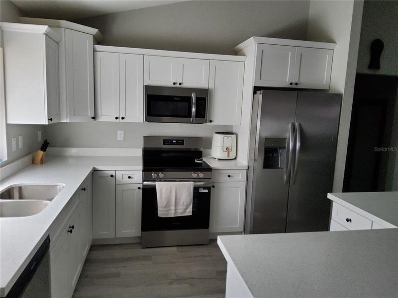 Furnished interior view inside a new home in , Ocklawaha (Image 9).