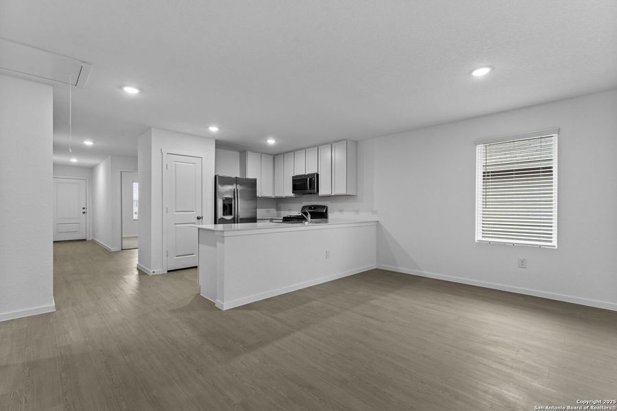 Furnished interior view inside a new home in , Floresville (Image 11).