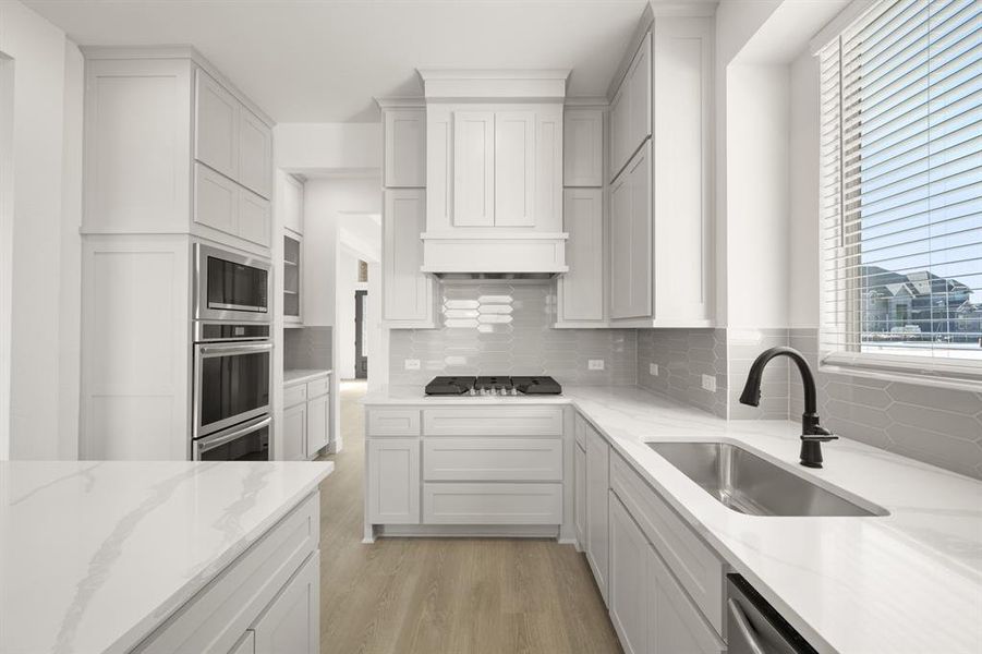 516 Burtin- Kitchen-3