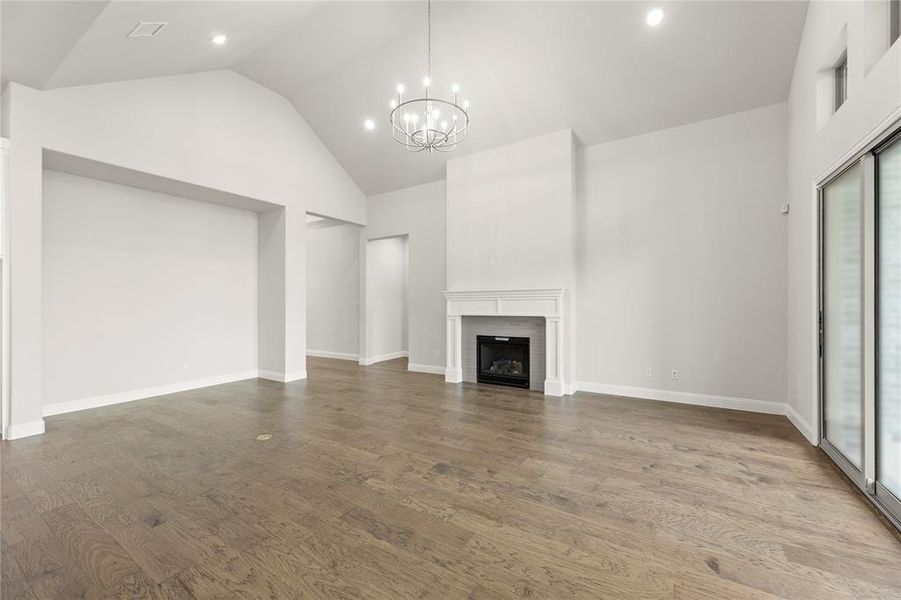 10. 1531 Fairmont - Family (2) 10. 1531 Fairmont - Family (2)