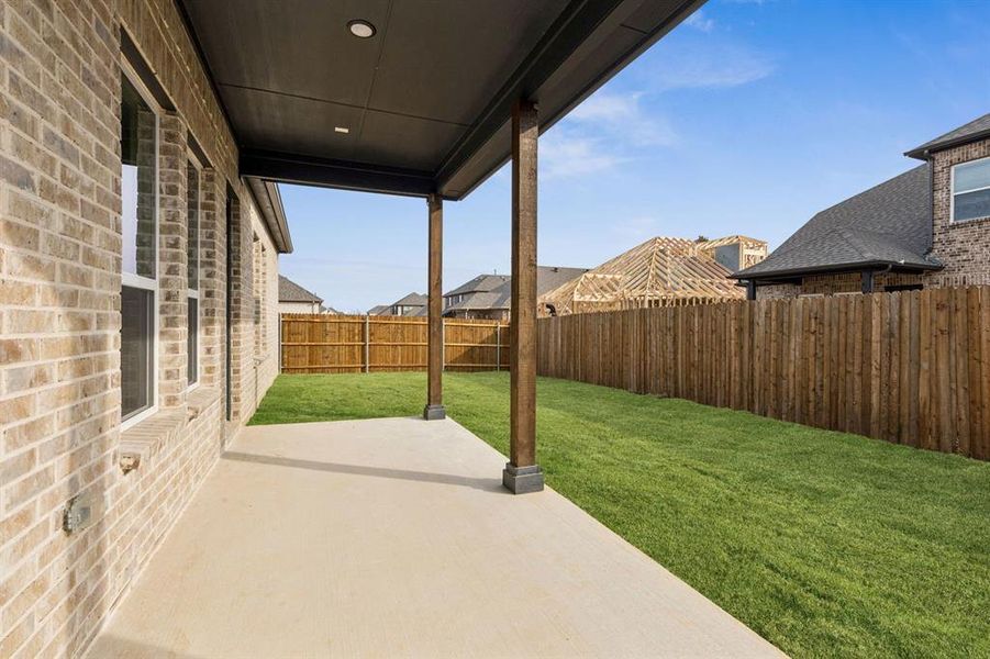 Exterior details and patio area of a home in Country Lakes, Denton (Image 17).