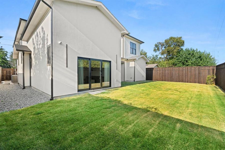 Exterior details and patio area of a home in , Dallas (Image 3).