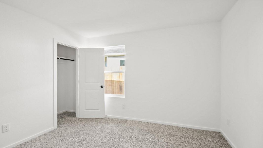 Spacious, unfurnished interior of a new home in Lake Conroe Cove, Willis (Image 13).