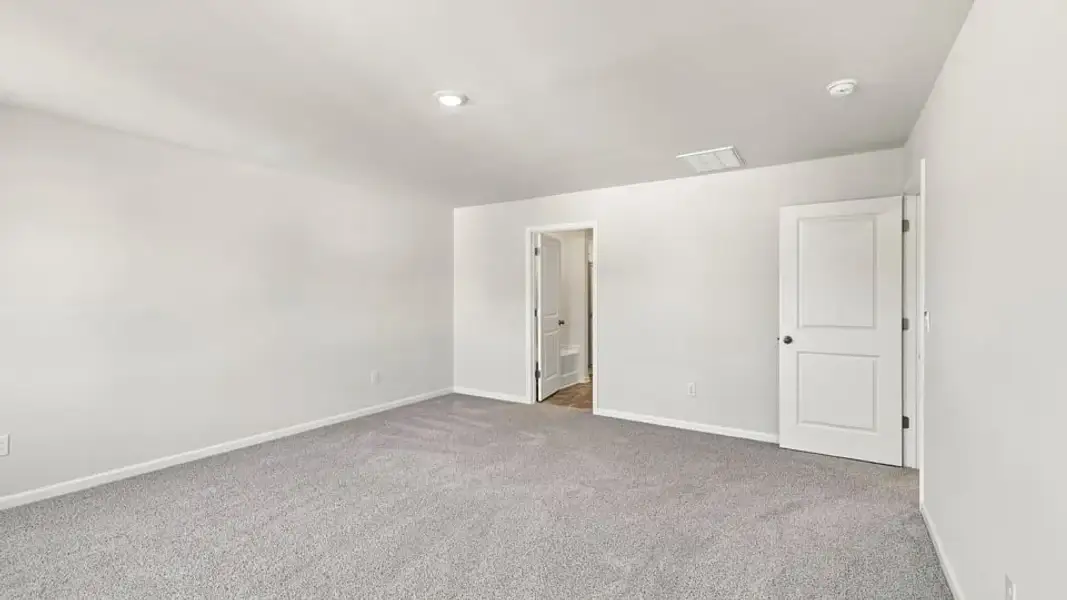Spacious, unfurnished interior of a new home in Rocky River Ridge, Anderson (Image 30).