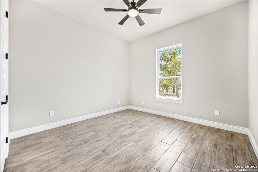 Spacious, unfurnished interior of a new home in , La Vernia (Image 20).