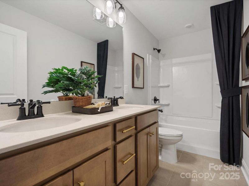 Photo is of Model and for representational purposes only