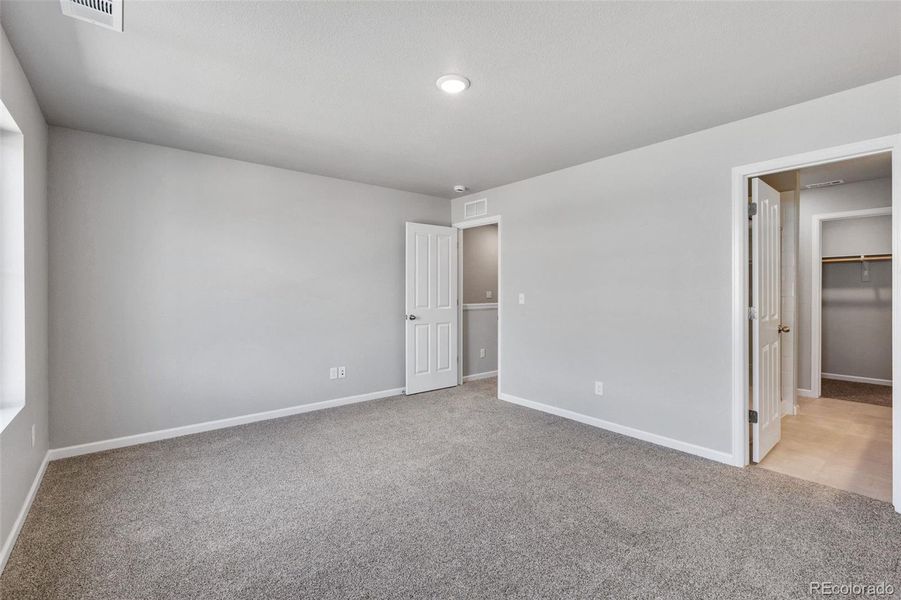 Spacious, unfurnished interior of a new home in Spring Valley, Longmont (Image 14).