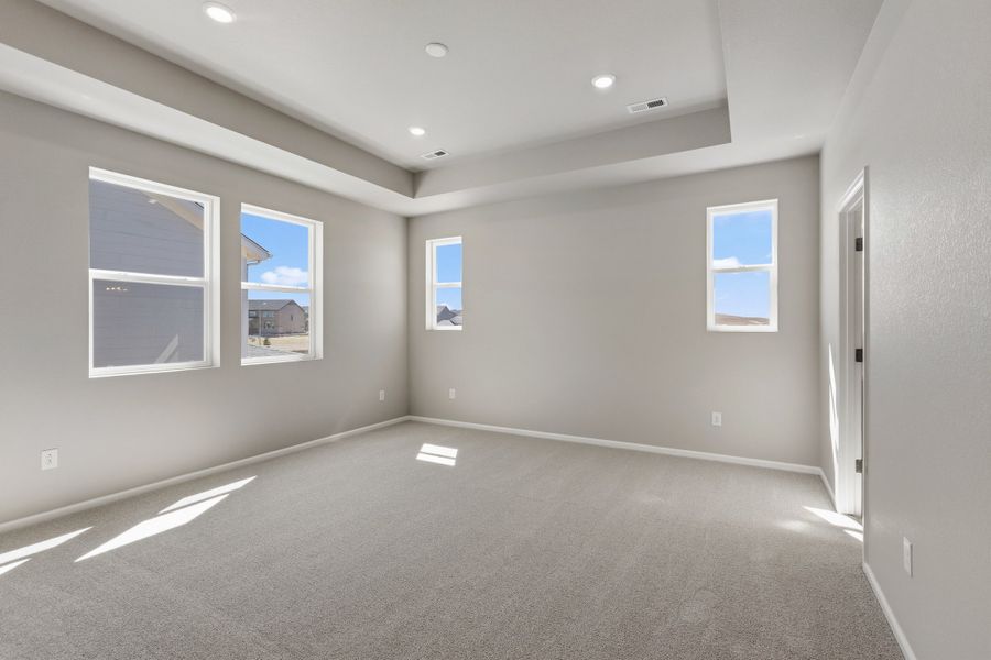 Spacious, unfurnished interior of a new home in The Estates Collection at Murphy Creek, Aurora (Image 18).