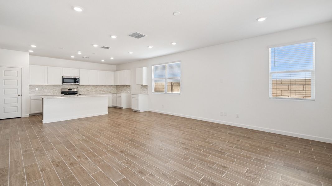 Spacious, unfurnished interior of a new home in Apache Farms, Buckeye (Image 18).