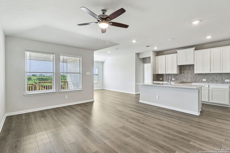 Spacious, unfurnished interior of a new home in Arcadia Ridge - Premier Series, San Antonio (Image 19).