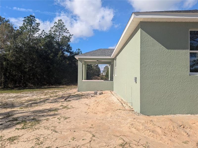Exterior details and patio area of a home in , Dunnellon (Image 5).