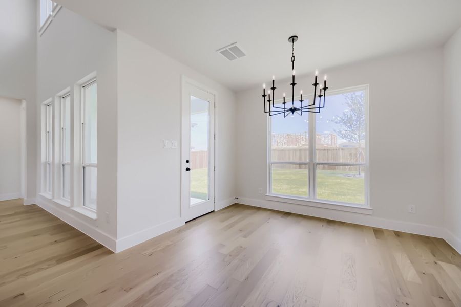1636 Corrnwall - Dining Area