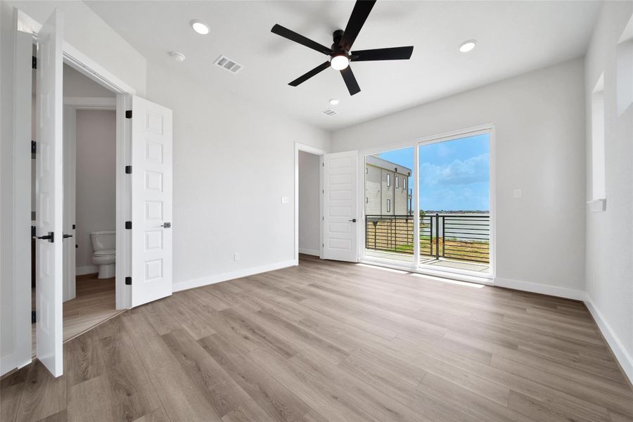 Spacious, unfurnished interior of a new home in Lago Pointe, Seabrook (Image 17).