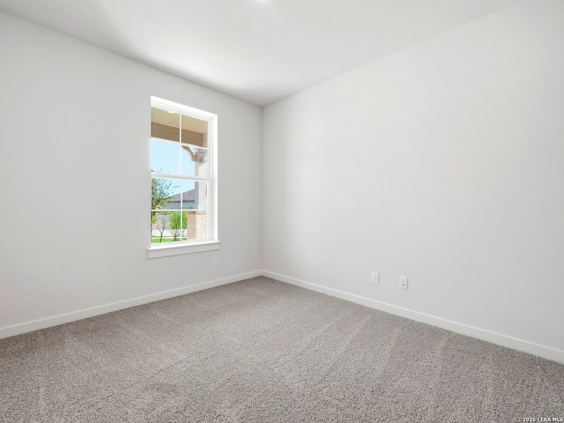 Spacious, unfurnished interior of a new home in Saddle Creek Ranch, Cibolo (Image 11).