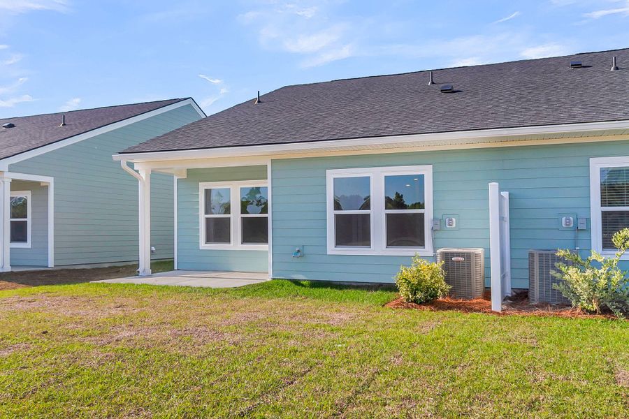 Exterior details and patio area of a home in , Ravenel (Image 20).