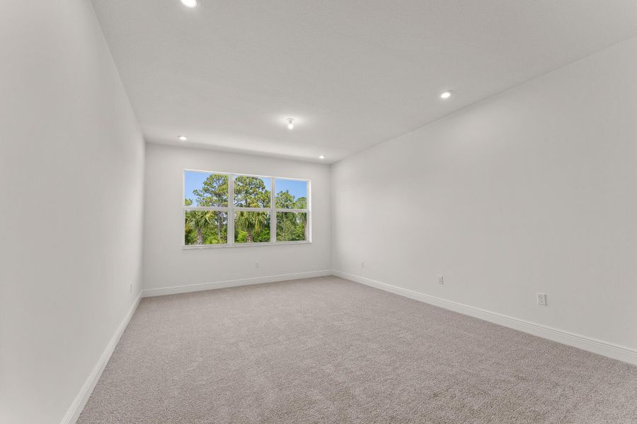 Spacious, unfurnished interior of a new home in Avila, Jensen Beach (Image 7).