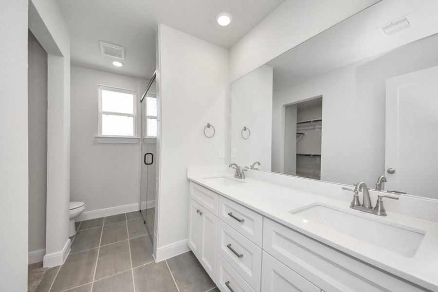 Furnished interior view inside a new home in Grand Oaks Reserve, Cleveland (Image 15). Furnished interior view inside a new home in Grand Oaks Reserve, Cleveland (Image 15).