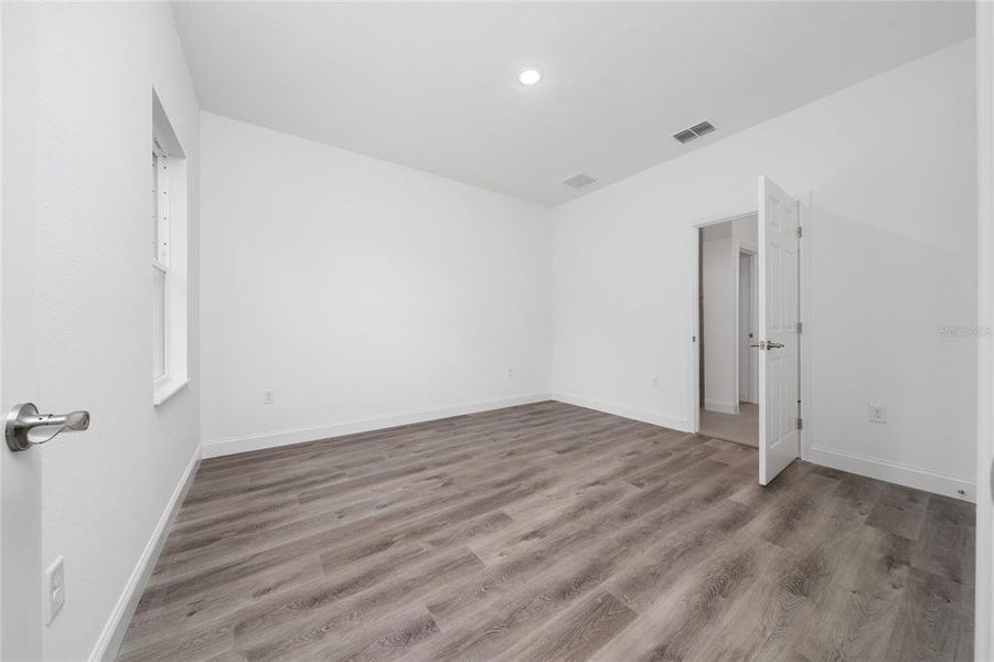 Spacious, unfurnished interior of a new home in , Ocala (Image 41).