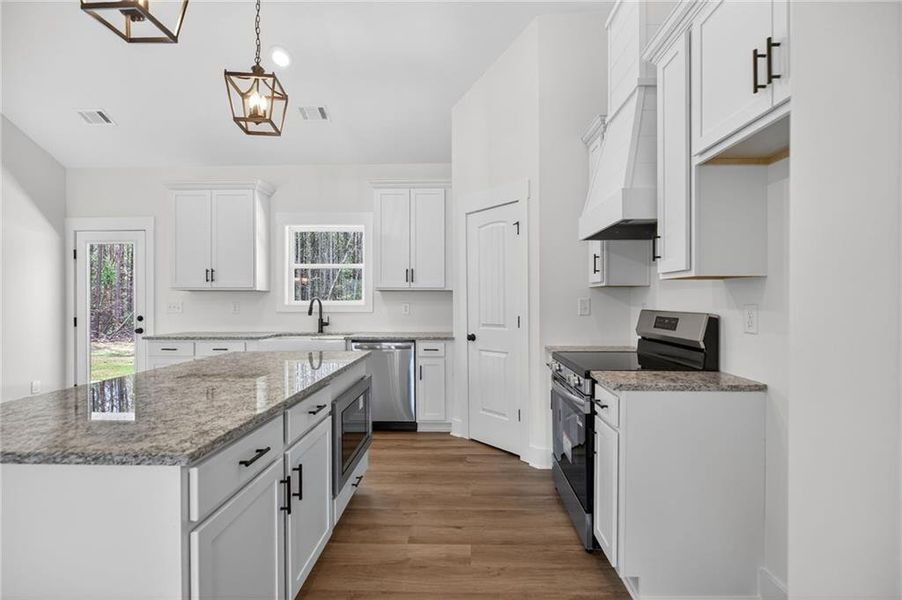 Furnished interior view inside a new home in , Rockmart (Image 9).