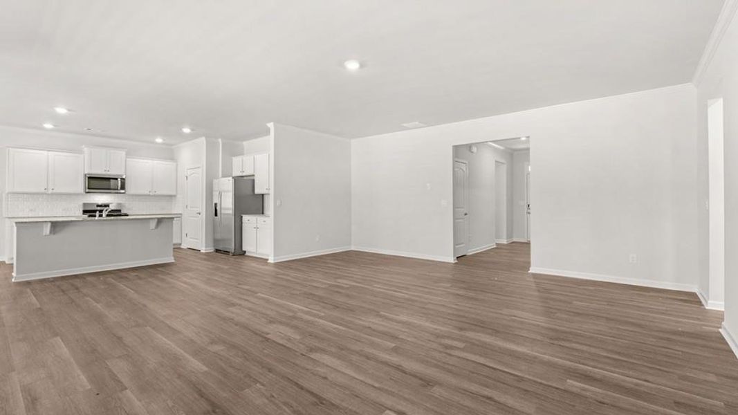 Spacious, unfurnished interior of a new home in Lost Creek, Dallas (Image 27).