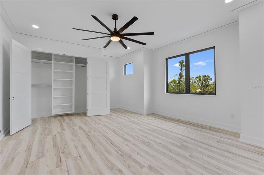 Spacious, unfurnished interior of a new home in , St. Petersburg (Image 51).