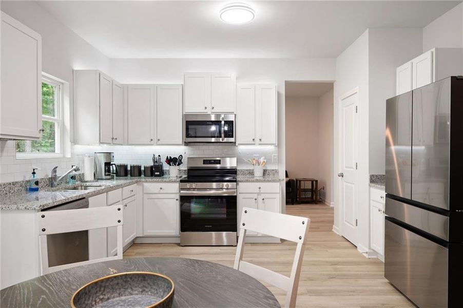 Furnished interior view inside a new home in , Dallas (Image 26).