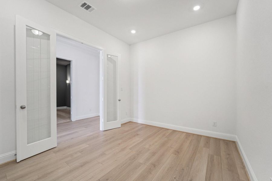 Spacious, unfurnished interior of a new home in Meridiana 70', Manvel (Image 37).