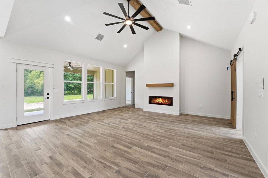 Spacious, unfurnished interior of a new home in , Conroe (Image 14).