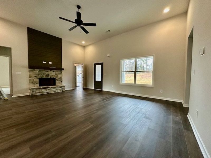 Spacious, unfurnished interior of a new home in Rocky Mount, Greenville (Image 10).
