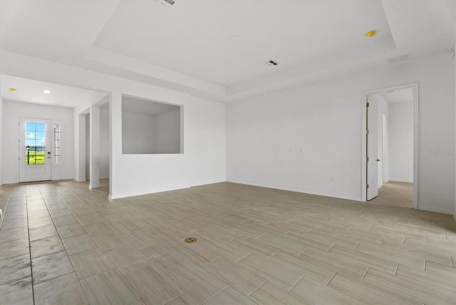 Spacious, unfurnished interior of a new home in Calusa Country Club, Lakewood Ranch (Image 16).