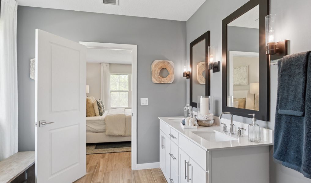 Primary bath with dual sinks