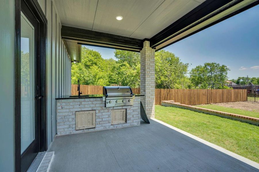 Exterior details and patio area of a home in , Hillsboro (Image 3).
