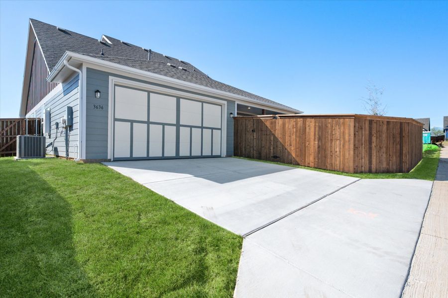Exterior details and patio area of a home in Heritage Towne, Midlothian (Image 32).