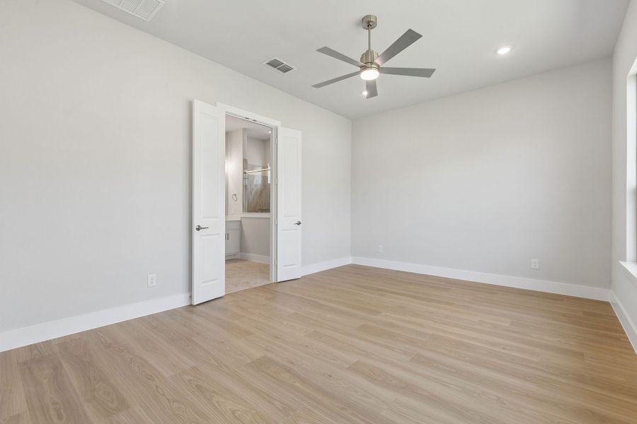 Spacious, unfurnished interior of a new home in Painted Tree Lakeside, McKinney (Image 22).