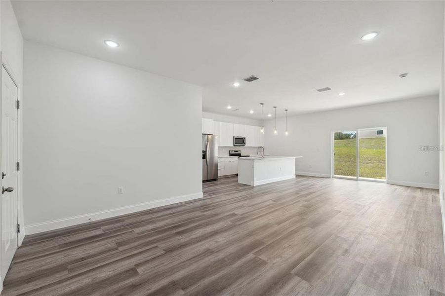 Spacious, unfurnished interior of a new home in , Ocala (Image 21).