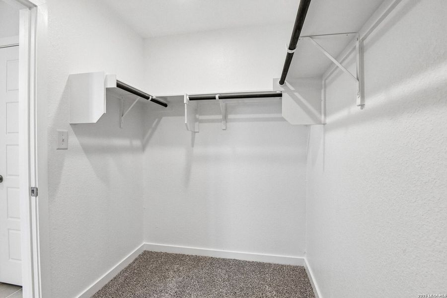 Spacious, unfurnished interior of a new home in Arroyo Ranch, Seguin (Image 33).
