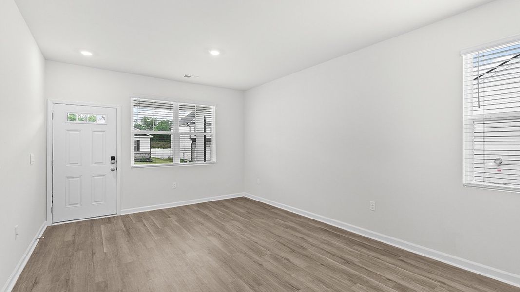 Spacious, unfurnished interior of a new home in Bellemeade Landing, Augusta (Image 16).
