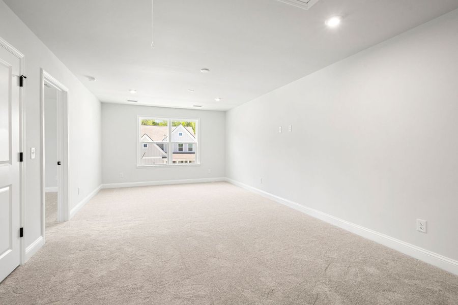 Spacious, unfurnished interior of a new home in Heartwood, Richmond Hill (Image 19).