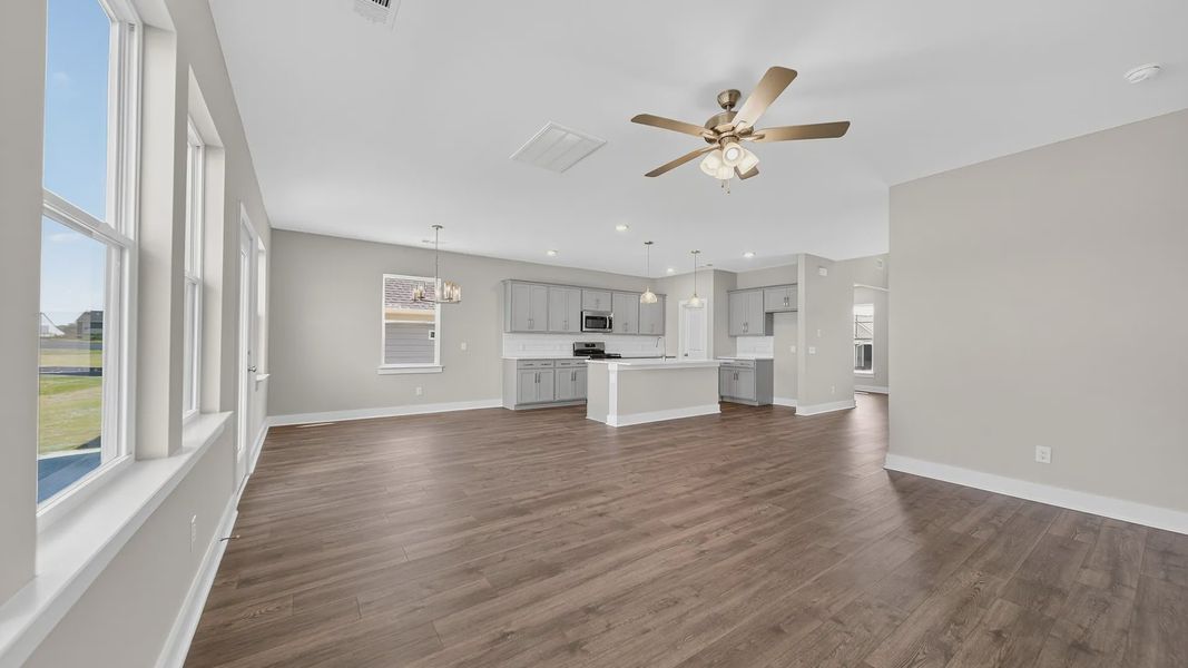 Spacious, unfurnished interior of a new home in McClure Farms, Columbia (Image 18).