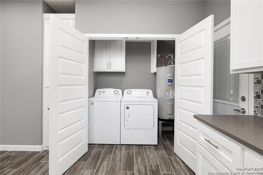 Furnished interior view inside a new home in , Alamo (Image 6).
