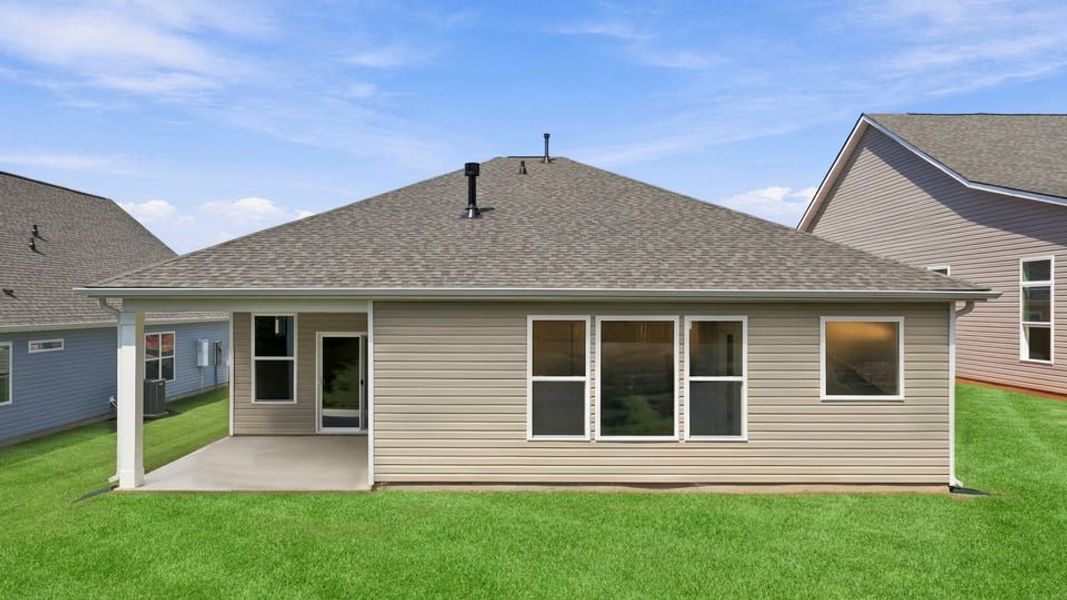 Exterior details and patio area of a home in Blue Ridge Trail, Fountain Inn (Image 21).