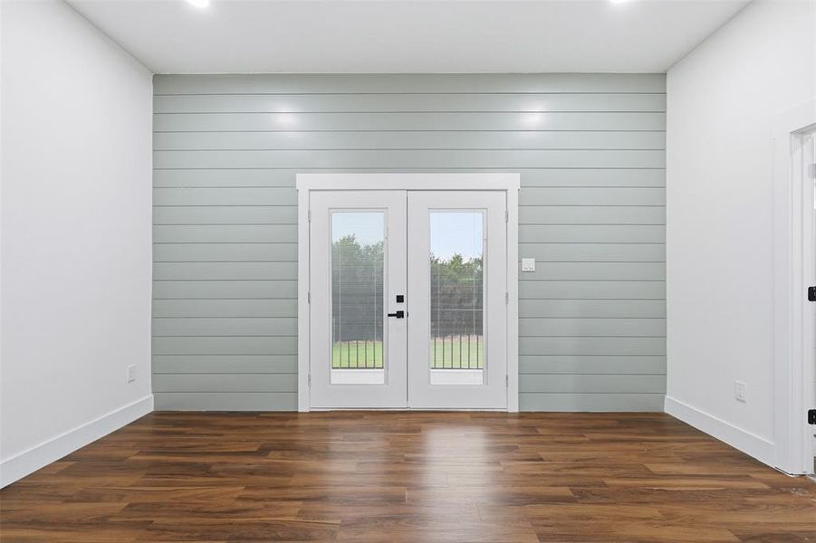 Spacious, unfurnished interior of a new home in , Granbury (Image 28). Spacious, unfurnished interior of a new home in , Granbury (Image 28).