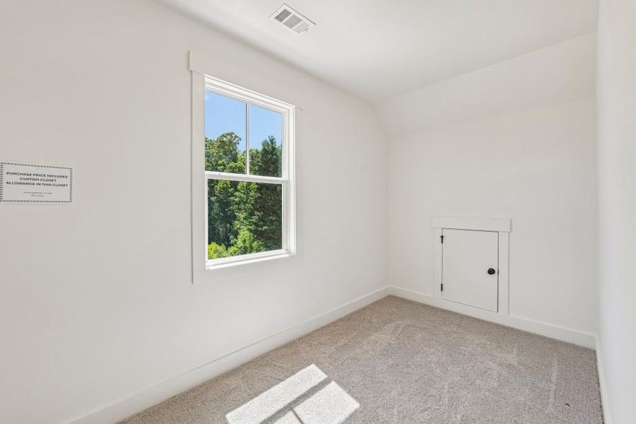 Spacious, unfurnished interior of a new home in White Post on Lake Lanier, Gainesville (Image 34).