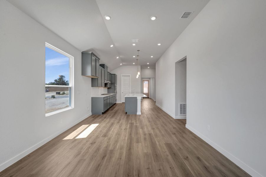 Spacious, unfurnished interior of a new home in The Meadows at Hunters Ranch, San Antonio (Image 29).